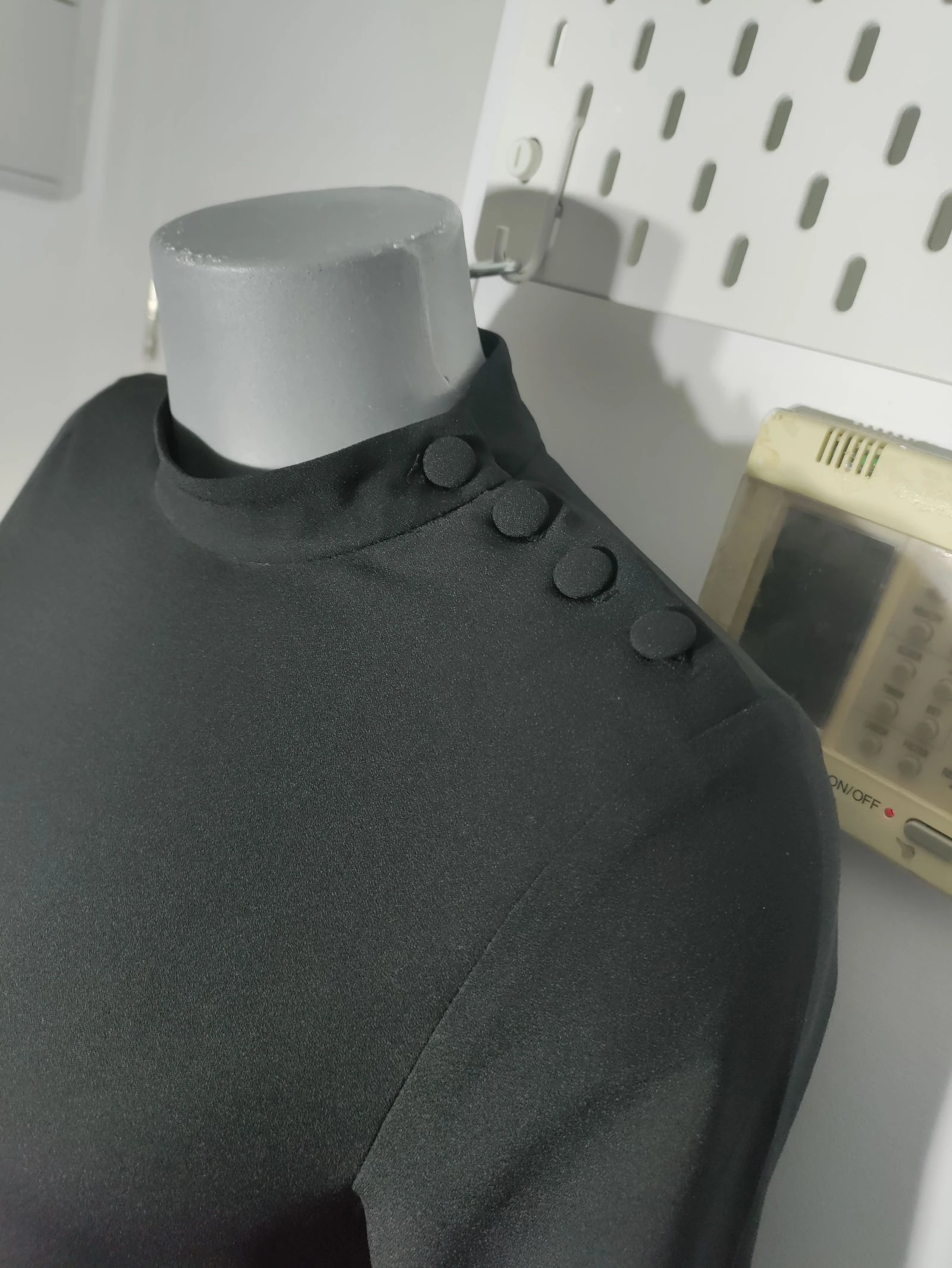 Zara Basic vestido preto com renda e botões no ombro tamanho M – photo 5